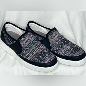 TRAQ BY ALEGRIA Sleeq Slip On Sneakers. Size 37. Super cute and comfy!
